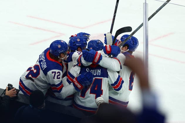 February 20, 2026, Milan, Lombardy, Italy: DYLAN LARKIN of USA scores his side s first goal in the semifinal game between Team United States (USA) and Team Slovakia (SVK) at the Milano Cortina 2026 Olympic Games, Olympische Spiele, Olympia, OS Olympics 2026: Milano Cortina: Ice hockey, Eishockey Men s Semifinal: USA:SVK  - ZUMAc179 20260220_oly_c179_124 Copyright: xMickaelxChavetx
