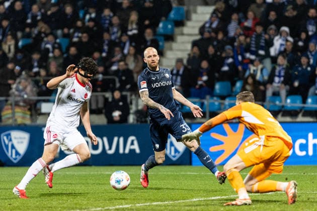 2 Soccer Bundesliga VfL Bochum 1 FC Nürnberg 20 02 2026 Philipp Hofmann VfL Bochum, 33 , Fabio Gruber 1 FC Nürnberg, 4 , Jan Reichert 1 FC Nürnberg, 1 2 Soccer Bundesliga VfL Bochum 1 FC Nürnberg Vonovia Ruhrstadion, Bochum 20 02 2026 DFL regulations prohibit any use of photographs as image sequences and or quasi video Copyright: xBEAUTIFULxSPORTS Buriakovx
