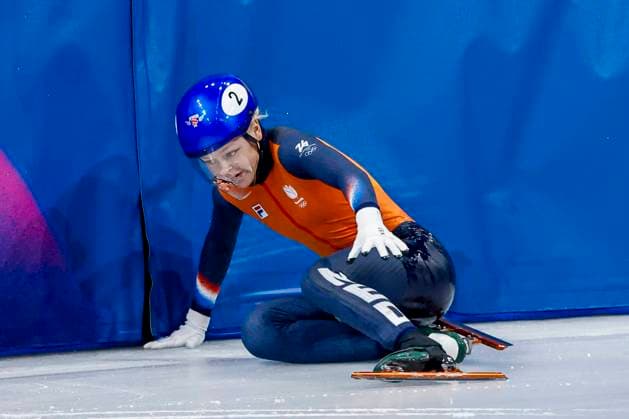 crash Xandra Velzeboer of the Netherlands Women s 1500m Semifinals, Milano Cortina 2026 Winter Olympics: Day 14, Short Track Speed skating, Eisschnelllauf - Milano Cortina 2026 Winter Olympics: Day 14, Milano Speed Skating Stadium, February 20, 2026, Milan, Italy.