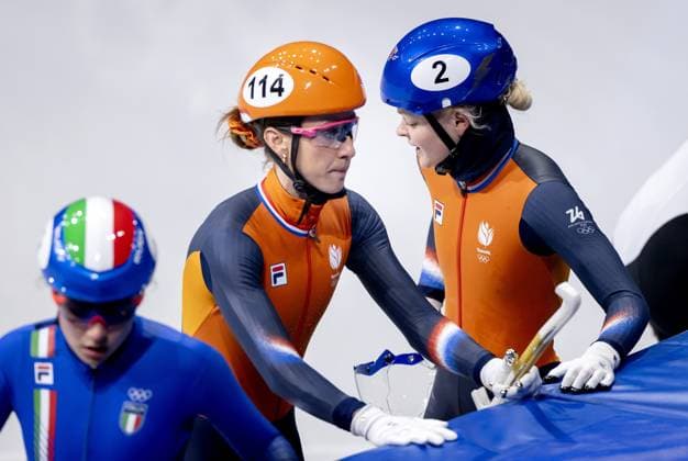MILAN - Suzanne Schulting and Xandra Velzeboer during the 1500-meter short track Speed skating, Eisschnelllauf semifinals at the Milan Ice Skating Arena at the Milan Winter Olympics. SEM VAN DER WAL ANP xVIxANPxSportx xxANPxIVx 551313084 originalFilename: 551313084.jpg