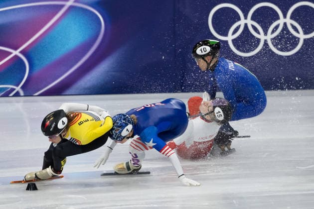 February 20, 2026, Milano, Lombardy, Italy: Kristen Santos-Griswold (1) of the United States, Kamila Sellier (15) of Poland and Arianna Fontana (10) of Italy crash in the Short Track Speed skating, Eisschnelllauf Women 1500m quarterfinals during the 2026 Winter Olympics at the Milano Ice Skating Arena on Friday in Milano. Olympics 2026: Milano Cortina: Short Track Speed Skating Women s  - ZUMAj89_ 20260220_oly_j89_005 Copyright: xPaulxKitagakixJr.x