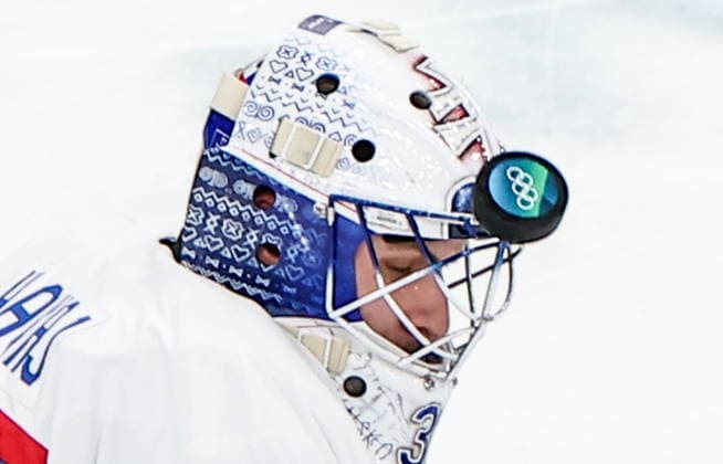 ITALY, MILAN - FEBRUARY 20, 2026: Slovakia s goaltender Samuel Hlavaj in a men™s Ice hockey, Eishockey play-off semifinal match against the United States at the Milano Santagiulia Ice Hockey Arena, as part of the 2026 Winter Olympic Games, Olympische Spiele, Olympia, OS 2026 Winter Olympics: Men s Semi-Final Ice Hockey Match, USA - Slovakia  - ZUMAt113 20260220_zaa_t113_327 Copyright: xPeterxKovalevx