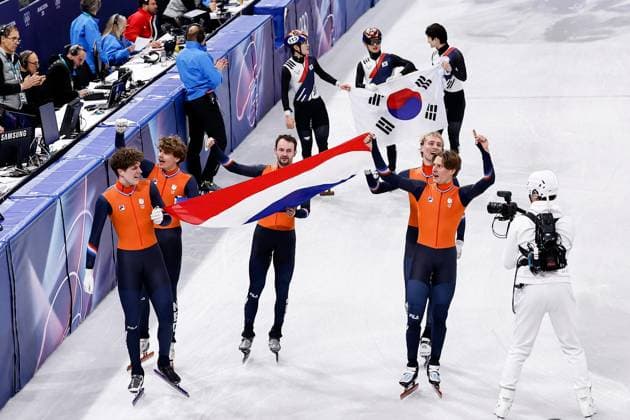 MILAN , 20-02-2026 , Milano Ice Skating Arena , Olympic Winter games, Winterspiele,Spiele, Summer games 2026 - Short Track 20-02 Men 5000m relay Final-A , Picture shows Team Netherlands (gold) Olympic Winter Games 2026 - Short Track 20-02  x201767096x Copyright: