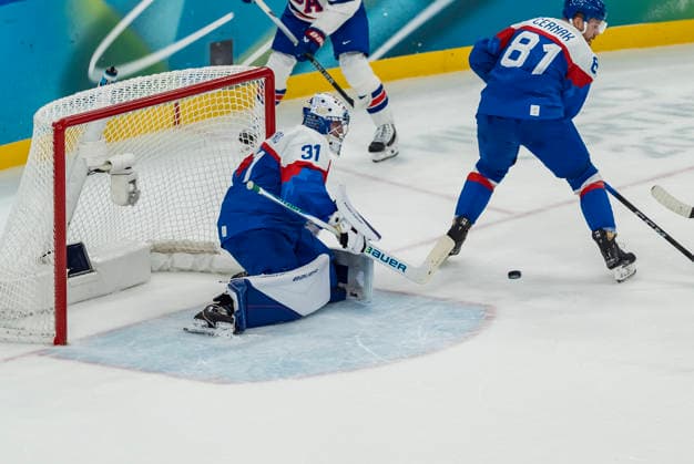 February 20, 2026, Milan, Lombardy, Italy: Samuel Hlavaj 31 of Team Slovakia plays against Team USA in the Mens Team USA Vs Team Slovakia Play-offs Semifinals game at the Milano Santagiulia Ice hockey, Eishockey Arena in MILAN, Italy during the 2026 Milano Cortina Winter Olympics. Milan Italy - ZUMAa161 20260220_oly_a161_062 Copyright: xWalterxG.xArcex