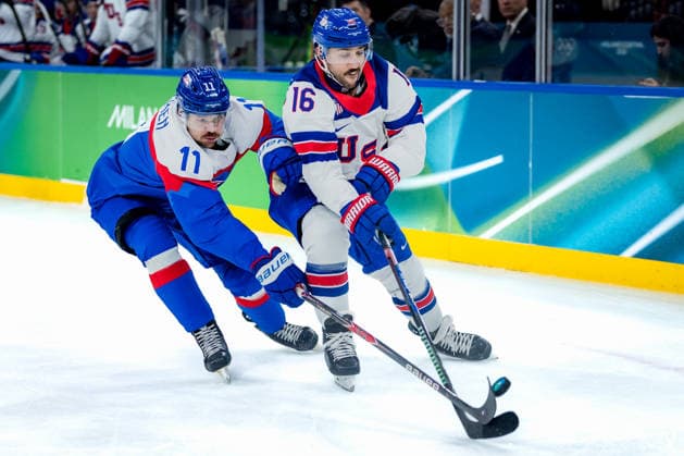 OLYMPICS - Winter Olympic Games, Olympische Spiele, Olympia, OS Milano Cortina 2026 MILAN,ITALY,20.FEB.26 - OLYMPICS, Ice hockey, Eishockey - Winter Olympic Games Milano Cortina 2026, semifinal, USA vs Slovakia, men. Image shows Milos Klemen (SVK) and Vincent Trocheck (USA).  GEPAxpictures xMatthiasxTrinkl