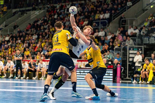 20 02 2026, xdaymx, Handball Daikin HBL, Rhein Neckar Loewen TBV Lemgo Lippe Lukas Hutecek throwing a goal against the defense of RNL DFL DFB REGULATIONS PROHIBIT ANY USE OF PHOTOGRAPHS as IMAGE SEQUENCES and or QUASI VIDEO Mannheim