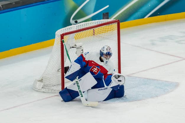 February 20, 2026, Milan, Lombardy, Italy: Samuel Hlavaj 31 of Team Slovakia plays against Team USA in the Mens Team USA Vs Team Slovakia Play-offs Semifinals game at the Milano Santagiulia Ice hockey, Eishockey Arena in MILAN, Italy during the 2026 Milano Cortina Winter Olympics. Olympics 2026: Milano Cortina: Ice Hockey Mens: Team USA Vs Team Slovakia Play-Offs Semifinals: Samuel Hlavaj  - ZUMAa161 20260220_oly_a161_063 Copyright: xWalterxG.xArcex