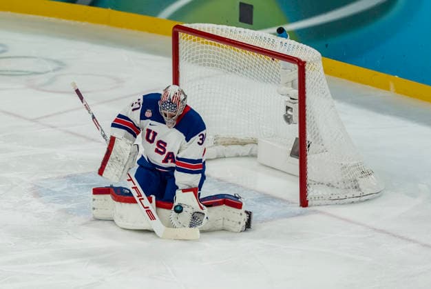 February 20, 2026, Milan, Lombardy, Italy: Connor Hellebuyck 37 of Team United States plays against Team Slovakia in the Mens Team USA Vs Team Slovakia Play-offs Semifinals game at the Milano Santagiulia Ice hockey, Eishockey Arena in MILAN, Italy during the 2026 Milano Cortina Winter Olympics. Olympics 2026: Milano Cortina: Ice Hockey Mens: Team USA Vs Team Slovakia Play-Offs Semifinals: Connor Hellebuyck  - ZUMAa161 20260220_oly_a161_065 Copyright: xWalterxG.xArcex