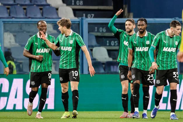 February 20, 2026, Reggio Emilia, REGGIO EMILIA: Sassuolo s Domenico Berardi jubilates with his teammates after scoring the goal during the Italian Serie A soccer match US Sassuolo vs Hellas Verona FC at Mapei Stadium in Reggio Emilia, Italy, 20 February 2026. ANSA ELISABETTA BARACCHI. Soccer: Serie A ; Sassuolo - Hellas Verona  - ZUMAa110 20260220_zaf_a110_017 Copyright: xElisabettaxBaracchix