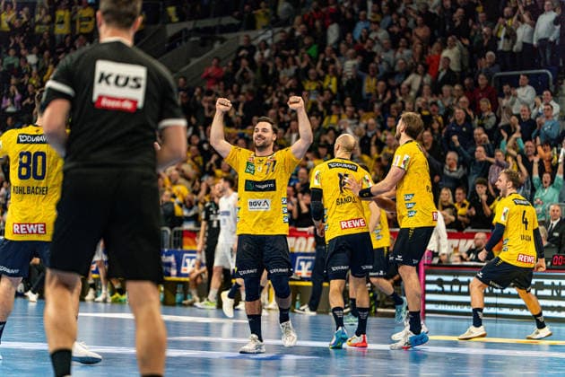 20 02 2026, xdaymx, Handball Daikin HBL, Rhein Neckar Loewen TBV Lemgo Lippe Dani Baijens celebrates the victory exuberantly with the team DFL DFB REGULATIONS PROHIBIT ANY USE OF PHOTOGRAPHS as IMAGE SEQUENCES and or QUASI VIDEO Mannheim