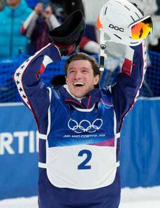 Alex Ferreira of the United States celebrates in the finish area after winning the gold medal in the Men s Freestyle Skiing Halfpipe competition at the Milano Cortina 2026 Winter Olympic Games, Olympische Spiele, Olympia, OS in Livigno, Italy, on Friday, February 20, 2026. Henry Sildaru of Estonia won the silver medal and Brendan Mackay of Canada won the bronze medal.  OLY20260220819 BOBxSTRONG