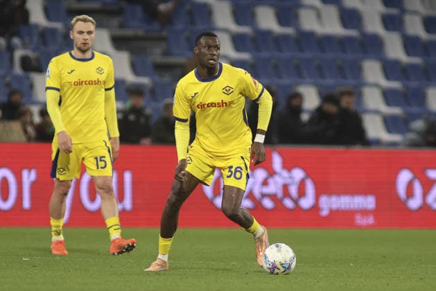 Cheikh Niasse of Hellas Verona FC play the ball during US Sassuolo vs Hellas Verona, 26Â° Serie A Enilive 2025-26 game at Mapei stadium - Citta del Tricolore in Reggio nell Emilia (RE), Italy, on February 20, 2026.  Copyright: xDavidexCasentini IPAxSportx xipa-agency.netx xx IPA_71794763 IPA_Agency_IPA71794763