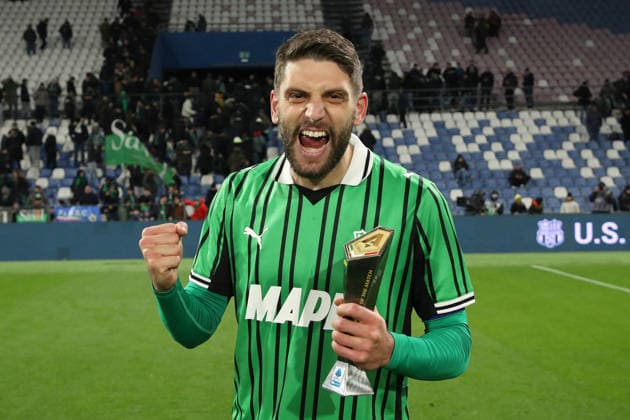 Sassuolo™s Domenico Berardi Panini player of the match during the Serie A soccer match between Sassuolo and Verona at the Mapei Stadium Citta™ del Tricolore in Reggio Emilia - Friday , February 20, 2026. - Soccer .  Copyright: xGiannixSantandrea LaPressex