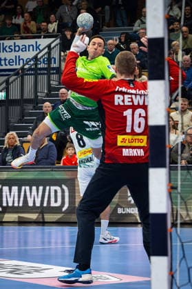 20 02 2026, xovx, Handball Daikin Handball Bundesliga, HSG Wetzlar SC DHfK Leipzig v l Lucas Krzikalla SC DHfK Leipzig , Ahmet Nafea HSG Wetzlar , Tomas Mrkva SC DHfK Leipzig Wetzlar Buderus Arena Hessen Germany EN