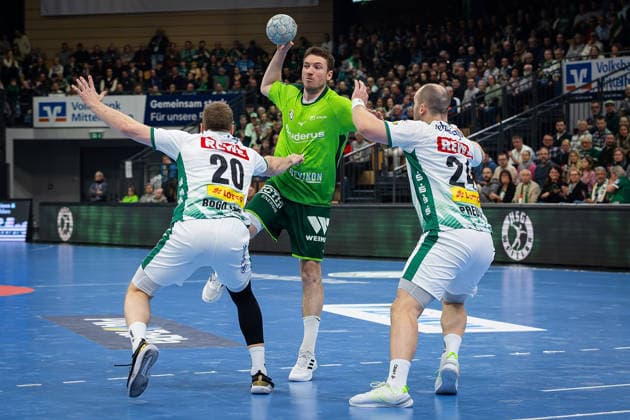 20 02 2026, xovx, Handball Daikin Handball Bundesliga, HSG Wetzlar SC DHfK Leipzig v l William Bogojevic SC DHfK Leipzig , Dominik Mappes HSG Wetzlar , Moritz Preuss SC DHfK Leipzig Wetzlar Buderus Arena Hessen Germany EN