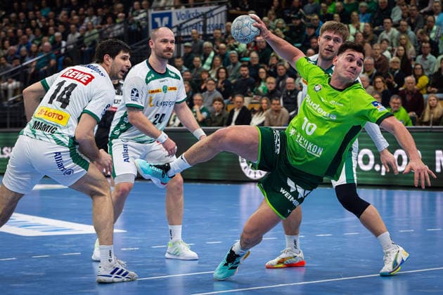 20 02 2026, xovx, Handball Daikin Handball Bundesliga, HSG Wetzlar SC DHfK Leipzig v l Marko Mamic SC DHfK Leipzig , Moritz Preuss SC DHfK Leipzig , Josip Simic HSG Wetzlar , Franz Semper SC DHfK Leipzig Wetzlar Buderus Arena Hessen Germany EN