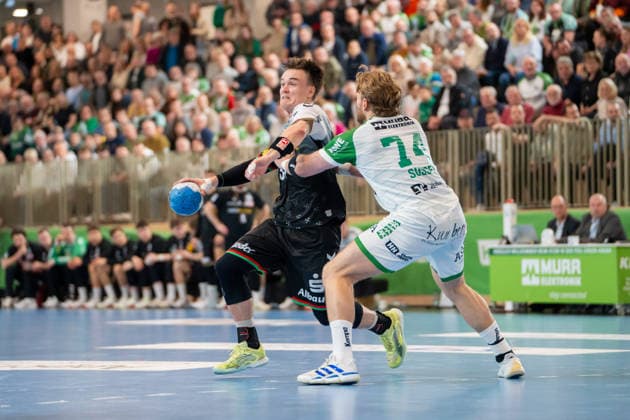 Handball I Men I Season 2025 2026 I 2 Bundesliga I 20 Matchday I HC Oppenweiler Backnang TUSEM Essen I 20 02 2026 Max Neuhaus 37, TUSEM Essen with ball defended by Lukas Süsser 74, HC Oppenweiler Backnang Backnang Murrtal Arena Baden Württemberg Germany Copyright: xLobeca MaxxPetershansx