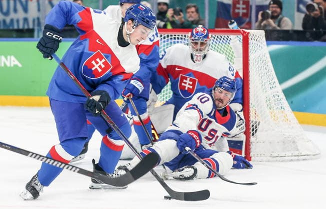 ITALY, MILAN - FEBRUARY 20, 2026: Slovakia s Dalibor Dvorsky, United States JT Miller, and Slovakia s goaltender Stanislav Skorvanek (L-R) are in action in their men™s Ice hockey, Eishockey play-off semifinal match at the Milano Santagiulia Ice Hockey Arena, as part of the 2026 Winter Olympic Games, Olympische Spiele, Olympia, OS 2026 Winter Olympics: Men s Semi-Final Ice Hockey Match, USA - Slovakia  - ZUMAt113 20260220_zaa_t113_352 Copyright: xPeterxKovalevx