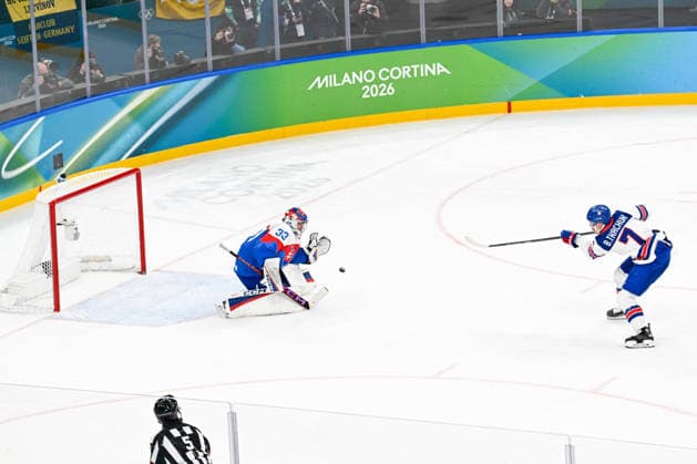 February 20, 2026, Milano, Lombardia, Italy: Stanislav Skorvanek (SVK), Brady Tkachuk (USA) during the Winter Olympic Games, Olympische Spiele, Olympia, OS Milano Cortina 2026, at the Milano Santagiulia IHO Arena, on February 20, 2026 in Milano, Italy Olympics 2026: Milano Cortina: Ice hockey, Eishockey Men s  - ZUMAm345 20260220_oly_m345_077 Copyright: xFedericoxManonix