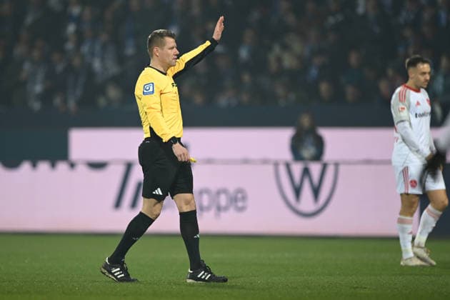 Referee Patrick ITTRICH gestures, gestures, gestures, Football 2 Bundesliga, 23 matchday, matchday 23, VfL Bochum BO 1 FC Nuernberg 1 1 on 20 02 2026, Vonovia Ruhrstadion Bochum Germany DFL regulations prohibit any use of photographs as image sequences and or quasi video ÃÂ