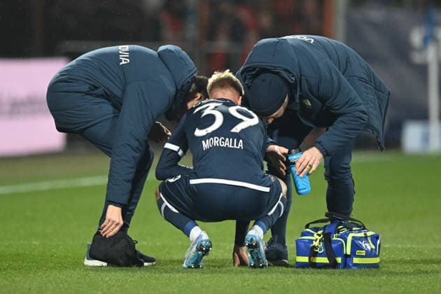 Leandro MORGALLA BO injured, injury, being treated, Football 2 Bundesliga, 23 Matchday, matchday 23, VfL Bochum BO 1 FC Nuernberg 1 1 on 20 02 2026, Vonovia Ruhrstadion Bochum Germany DFL regulations prohibit any use of photographs as image sequences and or quasi video ÃÂ
