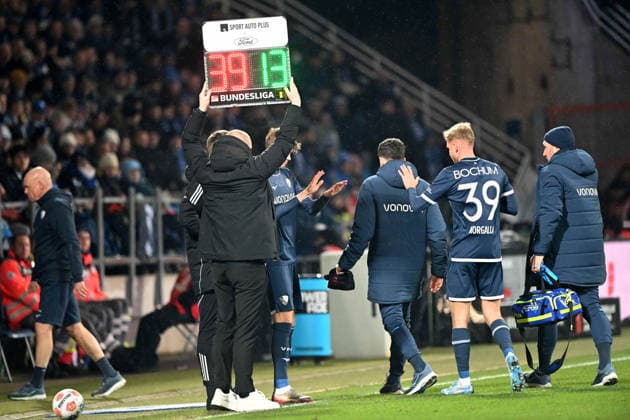 Leandro MORGALLA BO injured, injury, is substituted, Football 2 Bundesliga, 23 Matchday, matchday 23, VfL Bochum BO 1 FC Nuernberg 1 1 on 20 02 2026, Vonovia Ruhrstadion Bochum Germany DFL regulations prohibit any use of photographs as image sequences and or quasi video ÃÂ