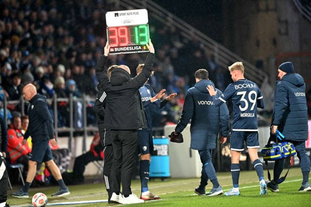 Leandro MORGALLA BO injured, injury, is substituted, Football 2 Bundesliga, 23 Matchday, matchday 23, VfL Bochum BO 1 FC Nuernberg 1 1 on 20 02 2026, Vonovia Ruhrstadion Bochum Germany DFL regulations prohibit any use of photographs as image sequences and or quasi video ÃÂ