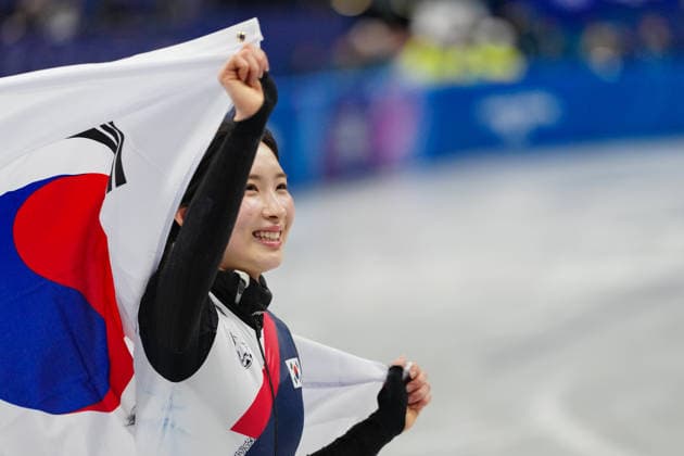 KIM Gilli celebrating Gold Medal in the Olympic Short Track Speed skating, Eisschnelllauf Women s 1500m Relay for the Milano Cortina 2026 Winter Olympics, in Milan (Italy) February 10, 2026 (Photo Claudio Furlan LaPresse)  Copyright: xClaudioxFurlan LaPressex