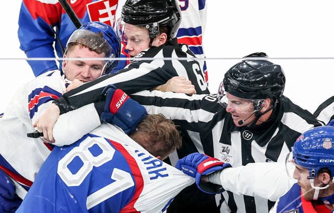 ITALY, MILAN - FEBRUARY 20, 2026: United States Matthew Tkachuk and Slovakia s Erik Cernak (L-R front) fight in their men™s Ice hockey, Eishockey play-off semifinal match at the Milano Santagiulia Ice Hockey Arena, as part of the 2026 Winter Olympic Games, Olympische Spiele, Olympia, OS 2026 Winter Olympics: Men s Semi-Final Ice Hockey Match, USA 6 - 2 Slovakia  - ZUMAt113 20260220_zaa_t113_365 Copyright: xPeterxKovalevx