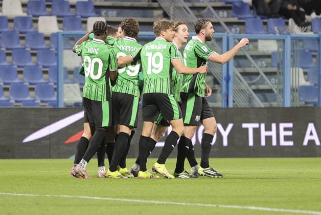 CALCIO - Serie A - US Sassuolo vs Hellas Verona FC Domenico Berardi of US Sassuolo celebrates after scoring during US Sassuolo vs Hellas Verona, 26Â° Serie A Enilive 2025-26 game at Mapei stadium - Citta del Tricolore in Reggio nell Emilia (RE), Italy, on February 20, 2026. Reggio Emilia Italy  Copyright: xIPAxSport ABACAx
