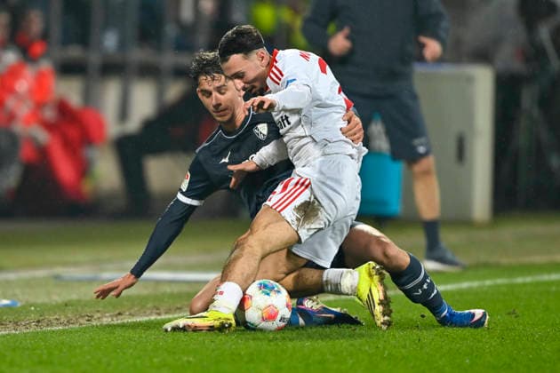 v li fighting for the ball Cajetan Lenz Bochum 34 Berkay Yilmaz Nuernberg 21 20 02 2026 Soccer VfL Bochum vs 1 FC Nuernberg, Vonovia Ruhrstadion, Bochum, DFB DFL REGULATIONS PROHIBIT ANY USE OF PHOTOGRAPHS AS IMAGE SEQUENCES AND OR QUASI VIDEO Copyright: xpepphotox xHorstxMauelshagenx pep00321, pep_20260220_hm_284779