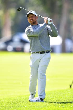 PACIFIC PALISADES, CA - FEBRUARY 20: Xander Schauffele hits a shot on the 11th hole during the second round of the Genesis Invitational on February 20, 2026, at Riviera Country Club in Pacific Palisades, CA. (Photo by Brian Rothmuller Icon Sportswire) GOLF: FEB 20 PGA, Golf Herren The Genesis Invitational EDITORIAL USE ONLY Icon260220012