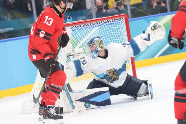 Olympics Milano Cortina 2026: Canada Vs Finland Mens Ice hockey, Eishockey Semifinals Feb 20 February 20, 2026: Juuse Saros (74) of Finland makes a save while Sam Reinhart (13) of Canada looks for a rebound during the Mens Ice Hockey Semifinal game between Canada and Finland held at Milano Santagiulia Ice Hockey Arena during the Milano Cortina 2026 Olympic Games, Olympische Spiele, Olympia, OS in Milan, Italy. MilanoCortina2026 Daniel Lea (Credit Image: Â Daniel Lea Cal Media) Milan Italy EDITORIAL USE ONLY Copyright: xx ZUMA-20260220_zma_c04_011.jpg DanielxLeax csmphotothree474661