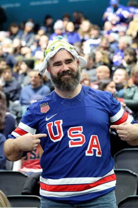 February 20, 2026, Milan, Lombardy, Italy:American ex NFL, American Football Herren, USA star fottball paler JASON KELCE, 38, was in attendance at the Team United States and Team Slovakia men s Ice hockey, Eishockey semifinal during the Milano Cortina 2026 Olympic Winter games, Winterspiele,Spiele, Summer games at Milano Santagiulia Ice Hockey Arena. Olympics 2026 Milano Cortina: Ice Hockey Men s: Semi-Finals USA 6:2 SLOVAKIA: FANS  - ZUMAm117 20260220_oly_m117_055 Copyright: xDavidxMcIntyrex