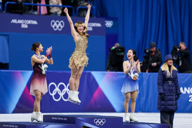 February 19, 2026, Milan, Italy: Gold medalist Alysa Liu of United States of America (C) celebrates on the podium during the Figure skating, Eiskunstlauf Women Single Skating - Free Skating of the Milano Cortina 2026 Winter Olympics at Milano Ice Skating Arena. Milan Italy - ZUMAs197 20260219_aaa_s197_799 Copyright: xFabrizioxCarabellix