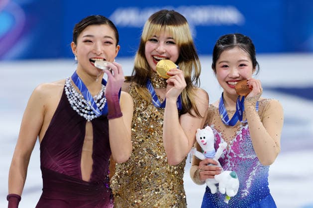 February 19, 2026, Milan, Italy: Gold medalist Alysa Liu of United States of America, Silver medalist Kaori Sakamoto of Japan and Bronze medalist Ami Nakai seen during the Figure skating, Eiskunstlauf Women Single Skating - Free Skating of the Milano Cortina 2026 Winter Olympics at Milano Ice Skating Arena. Milan Italy - ZUMAs197 20260219_aaa_s197_817 Copyright: xFabrizioxCarabellix