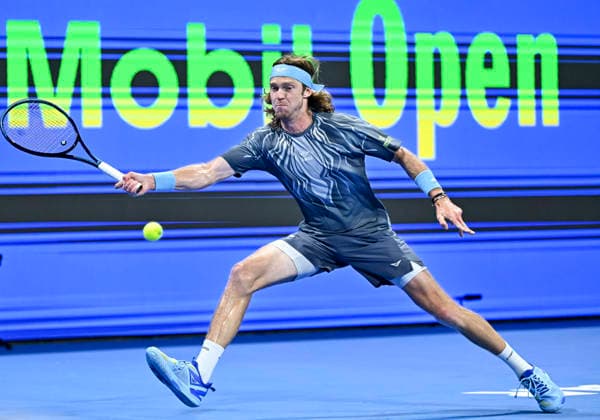 February 20, 2026, Doha, Qatar: Andrey Rublev of Russia is seen in action against Carlos Alcaraz of Spain (Not seen) during their men s singles Semifinal match at the ATP, Tennis Herren Qatar Exxonmobil Open 2026 tennis tournament at the Khalifa International Tennis Complex. Carlos Alcaraz won against Andrey Rublev 7-6,6-4. Doha Qatar - ZUMAs197 20260220_aaa_s197_200 Copyright: xNoushadxVariyattiyakkalx