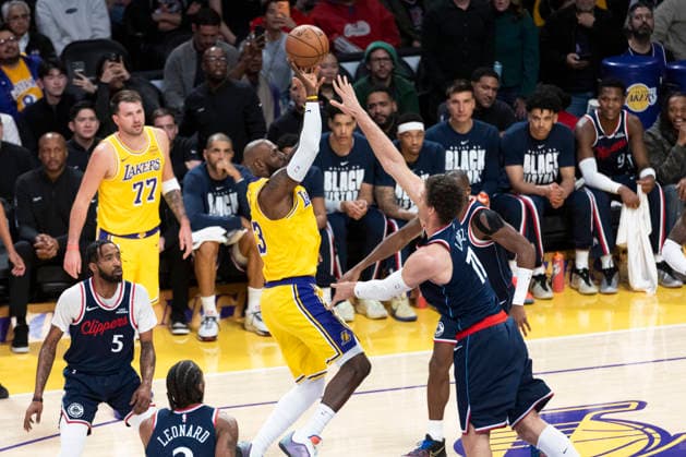February 20, 2026, Los Angeles, California, USA: Los Angeles LakersÃ¢â‚¬â ¢ LeBron James (23) shoots against Los Angeles Clippers Brook Lopez (11) during an NBA, Basketball Herren, USA basketball game at Crypto.com Arena on Friday, Feb. 20, 2026 in Los Angeles. Los Angeles USA - ZUMAc68_ 20260220_zaf_c68_013 Copyright: xRingoxChiux