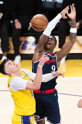 February 20, 2026, Los Angeles, California, USA: Los Angeles Clippers Benedict Mathurin (9) and Los Angeles LakersÃ¢â‚¬â ¢ Jake LaRavia (12) vie for the ball during an NBA, Basketball Herren, USA basketball game at Crypto.com Arena on Friday, Feb. 20, 2026 in Los Angeles. Los Angeles USA - ZUMAc68_ 20260220_zaf_c68_014 Copyright: xRingoxChiux