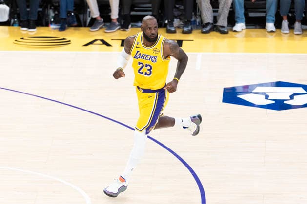 February 20, 2026, Los Angeles, California, USA: Los Angeles LakersÃ¢â‚¬â ¢ LeBron James (23) runs back down the court after making a shot against the Los Angeles Clippers during an NBA, Basketball Herren, USA basketball game at Crypto.com Arena on Friday, Feb. 20, 2026 in Los Angeles. Los Angeles USA - ZUMAc68_ 20260220_zaf_c68_017 Copyright: xRingoxChiux