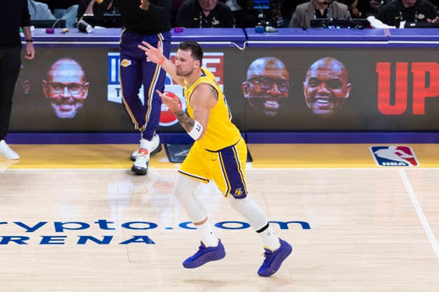 February 20, 2026, Los Angeles, California, USA: Los Angeles LakersÃ¢â‚¬â ¢ Luka DonÄÂiÄ¡ (77) reacts after hitting a 3-point shot against the Los Angeles Clippers during an NBA, Basketball Herren, USA basketball game at Crypto.com Arena on Friday, Feb. 20, 2026 in Los Angeles. Los Angeles USA - ZUMAc68_ 20260220_zaf_c68_023 Copyright: xRingoxChiux