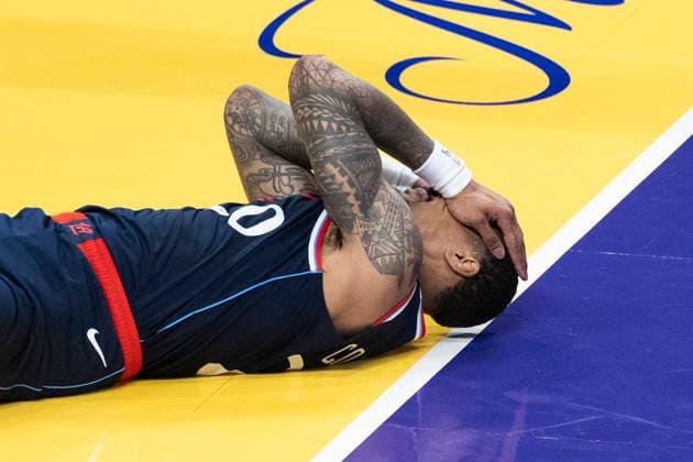 February 20, 2026, Los Angeles, California, USA: Los Angeles Clippers John Collins (20) reacts after being injured during an NBA, Basketball Herren, USA basketball game against the Los Angeles Lakers at Crypto.com Arena on Friday, Feb. 20, 2026 in Los Angeles. Los Angeles USA - ZUMAc68_ 20260220_zaf_c68_030 Copyright: xRingoxChiux
