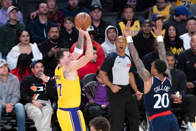 February 20, 2026, Los Angeles, California, USA: Los Angeles LakersÃ¢â‚¬â ¢ Luka DonÄÂiÄ¡ (77) shoots against Los Angeles Clippers John Collins (20) during an NBA, Basketball Herren, USA basketball game at Crypto.com Arena on Friday, Feb. 20, 2026 in Los Angeles. Los Angeles USA - ZUMAc68_ 20260220_zaf_c68_031 Copyright: xRingoxChiux
