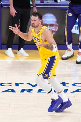 February 20, 2026, Los Angeles, California, USA: Los Angeles LakersÃ¢â‚¬â ¢ Luka DonÄÂiÄ¡ (77) reacts after hitting a 3-point shot against the Los Angeles Clippers during an NBA, Basketball Herren, USA basketball game at Crypto.com Arena on Friday, Feb. 20, 2026 in Los Angeles. Los Angeles USA - ZUMAc68_ 20260220_zaf_c68_032 Copyright: xRingoxChiux