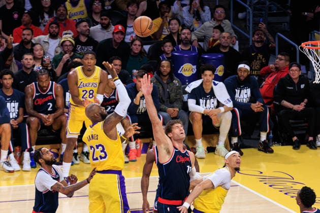 February 20, 2026, Los Angeles, California, USA: LeBron James 23 of the Los Angeles Lakers puts a shot over Brook Lopez 11 of the Los Angeles Clippers during a regular season NBA, Basketball Herren, USA game on Friday February 20, 2026 at Crypto.com Arena in Los Angeles, California. JAVIER ROJAS PI Los Angeles USA - ZUMAp124 20260220_zaa_p124_039 Copyright: xJavierxRojasx
