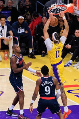 February 20, 2026, Los Angeles, California, USA: Jaxson Hayes 11 of the Los Angeles Lakers dunks the ball during a regular season NBA, Basketball Herren, USA game against the Los Angeles Clippers on Friday February 20, 2026 at Crypto.com Arena in Los Angeles, California. JAVIER ROJAS PI Los Angeles USA - ZUMAp124 20260220_zaa_p124_040 Copyright: xJavierxRojasx