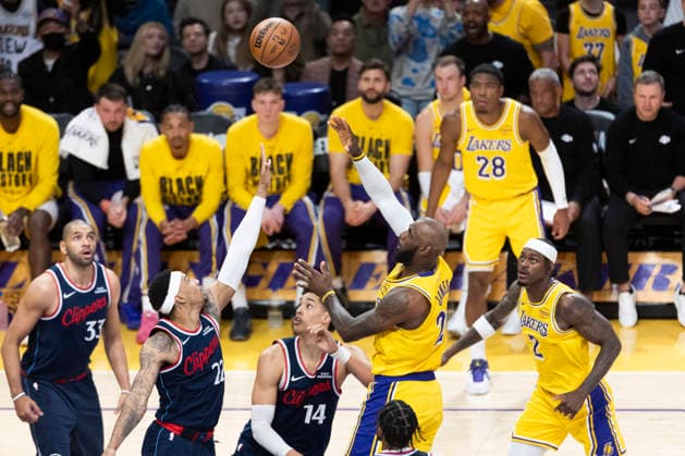 February 20, 2026, Los Angeles, California, USA: Los Angeles LakersÃ¢â‚¬â ¢ LeBron James (23) shoots against the Los Angeles Clippers during an NBA, Basketball Herren, USA basketball game at Crypto.com Arena on Friday, Feb. 20, 2026 in Los Angeles. Los Angeles USA - ZUMAc68_ 20260220_zaf_c68_035 Copyright: xRingoxChiux