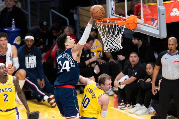February 20, 2026, Los Angeles, California, USA: Los Angeles Clippers Yanic Konan NiederhoÂ¤user (14) dunks against Los Angeles LakersÃ¢â‚¬â ¢ Luke Kennard (10) during an NBA, Basketball Herren, USA basketball game at Crypto.com Arena on Friday, Feb. 20, 2026 in Los Angeles. Los Angeles USA - ZUMAc68_ 20260220_zaf_c68_040 Copyright: xRingoxChiux