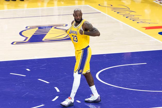 February 20, 2026, Los Angeles, California, USA: Los Angeles LakersÃ¢â‚¬â ¢ LeBron James (23) looks back during an NBA, Basketball Herren, USA basketball game against the Los Angeles Clippers at Crypto.com Arena on Friday, Feb. 20, 2026 in Los Angeles. Los Angeles USA - ZUMAc68_ 20260220_zaf_c68_039 Copyright: xRingoxChiux