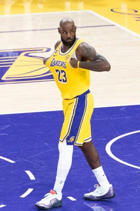 February 20, 2026, Los Angeles, California, USA: Los Angeles LakersÃ¢â‚¬â ¢ LeBron James (23) looks back during an NBA, Basketball Herren, USA basketball game against the Los Angeles Clippers at Crypto.com Arena on Friday, Feb. 20, 2026 in Los Angeles. Los Angeles USA - ZUMAc68_ 20260220_zaf_c68_058 Copyright: xRingoxChiux